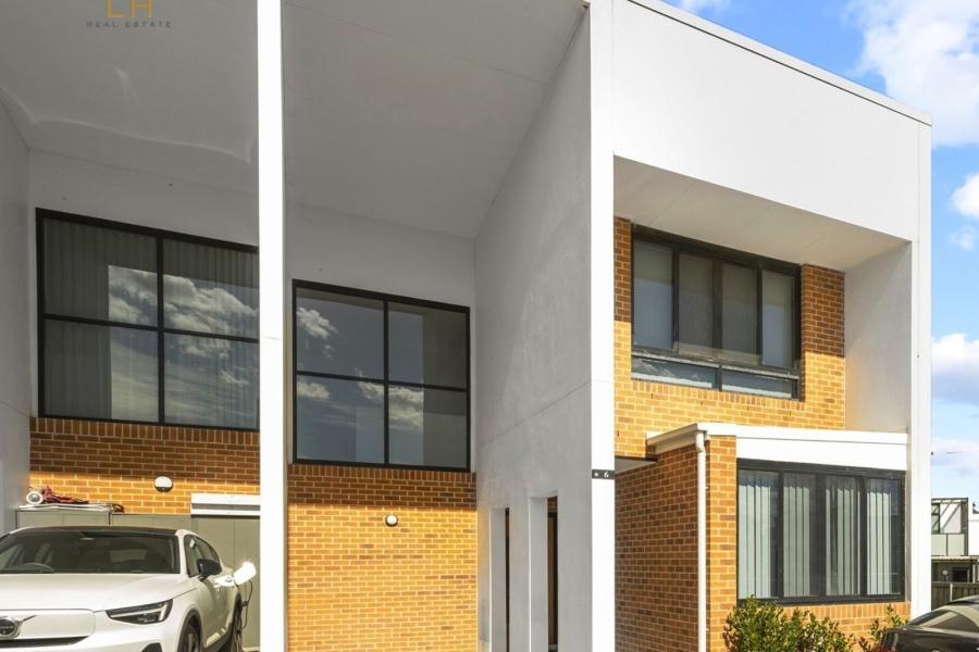 Modern Luxury, Space & Sunlit Living in the Heart of Norwest