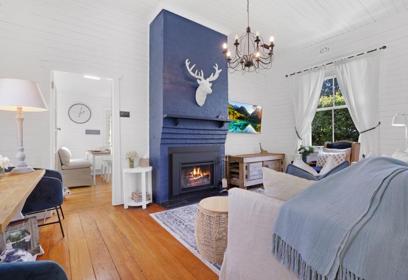 GORGEOUS COTTAGE JUST 200M TO LEURA MALL!