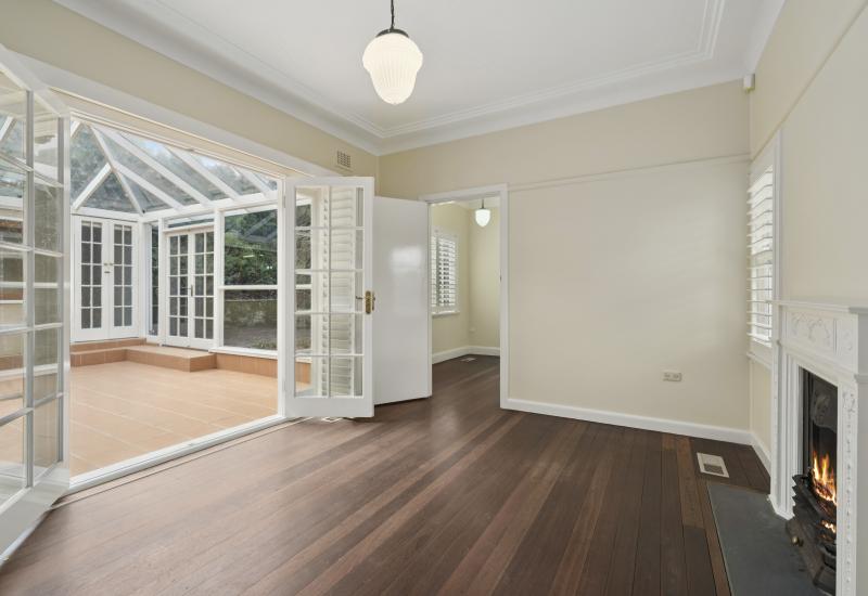 GORGEOUS C1938 HOME IN SUPERB LOCATION!
