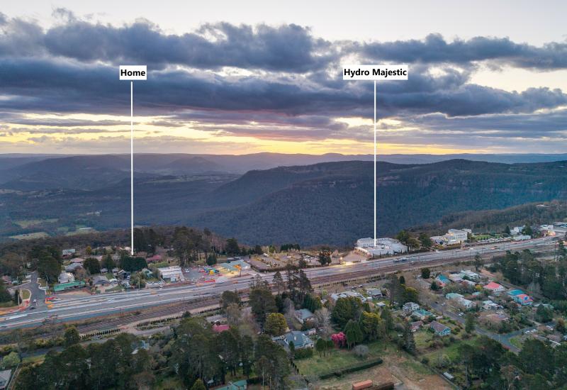 SPACIOUS FAMILY HOME IN ESCARPMENT LOCATION!