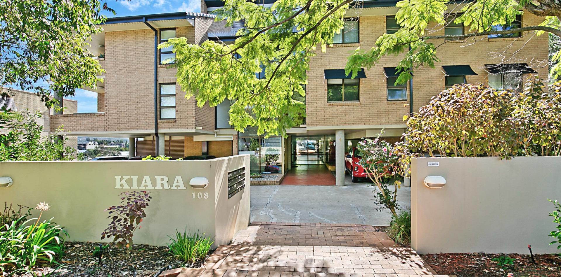 STUNNING DIRECT CITY VIEWS, LUXURIOUSLY LARGE BALCONY, SPACIOUS LIVING