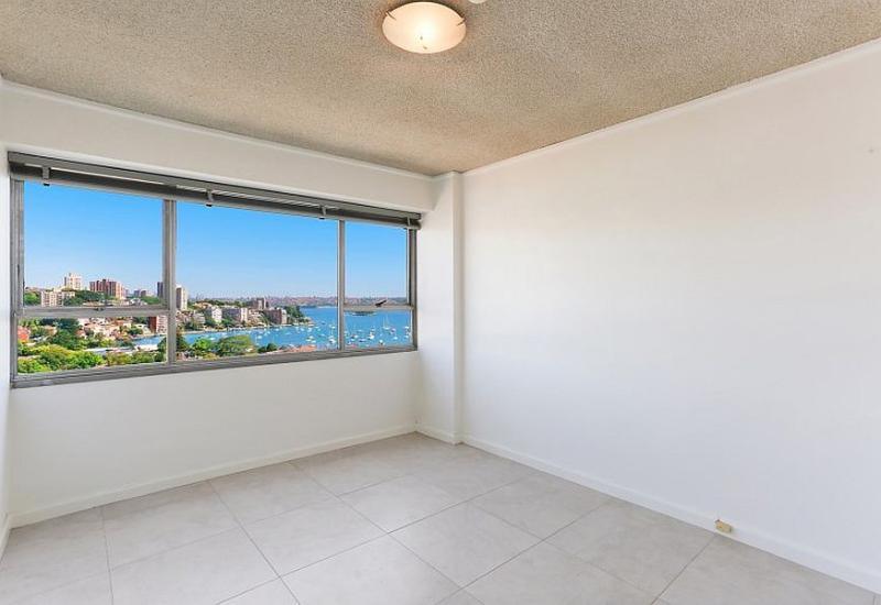 Light Filled Apartment with Superb Harbour Views