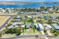 MODERN COASTAL HOME – 3 BEDS, 2 BATH, SOLAR & DECK on 1012m2 - WALK TO WATER!