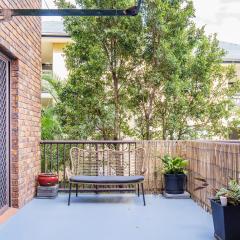 3/146 Hill St, Southport