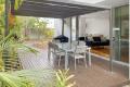 Maggies Beachfront Apartments - Garden apartment