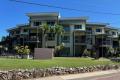 Spacious 3-Storey Townhouse – 150m to the beach and shops