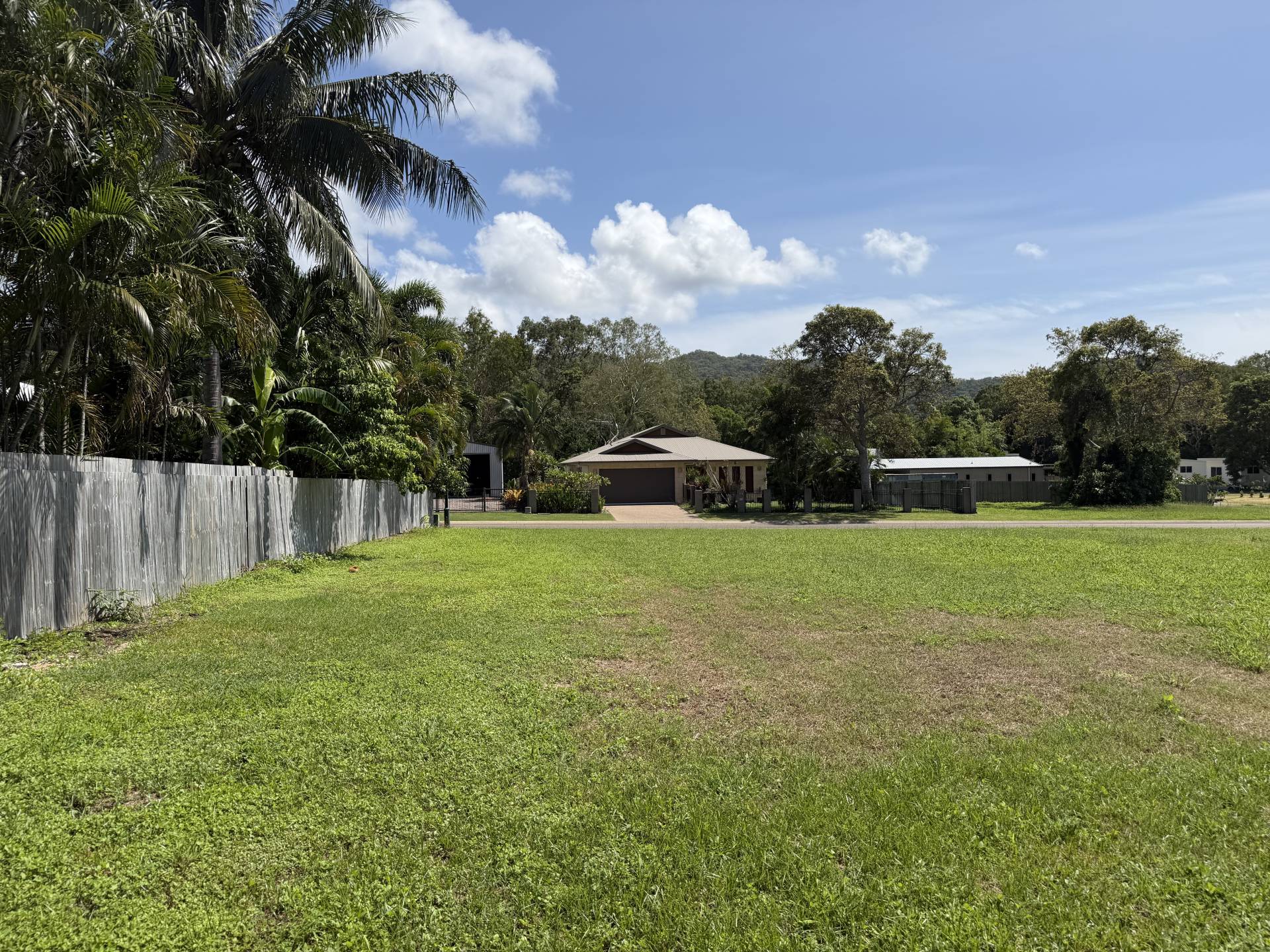 9 Serene Pl, Nelly Bay - Thumbnail 2