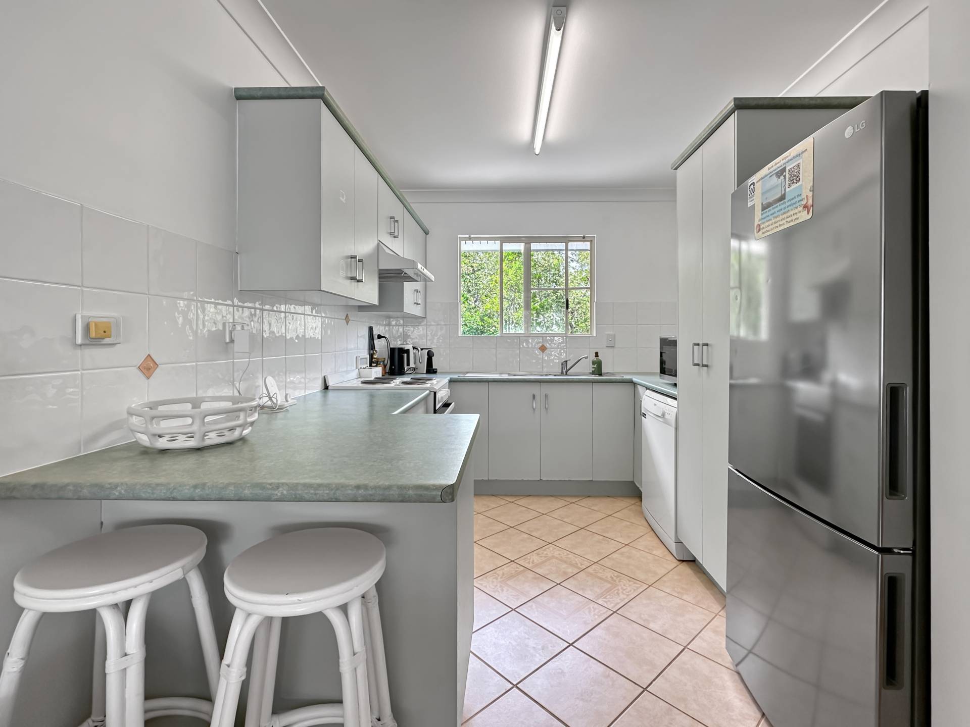 Unit 10, 13-15 Pacific Drive, Horseshoe Bay - Thumbnail 8