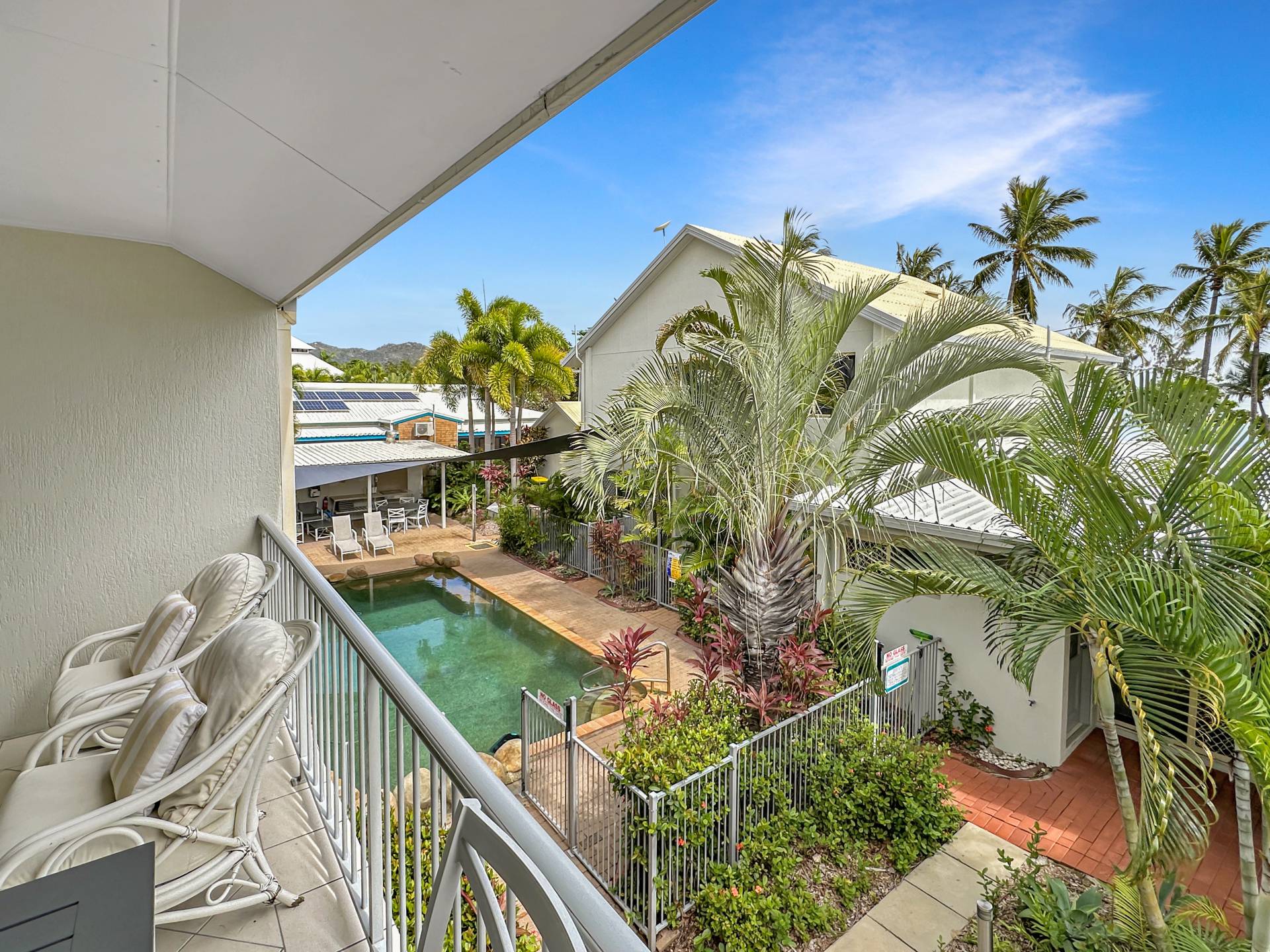 Unit 10, 13-15 Pacific Drive, Horseshoe Bay - Thumbnail 2