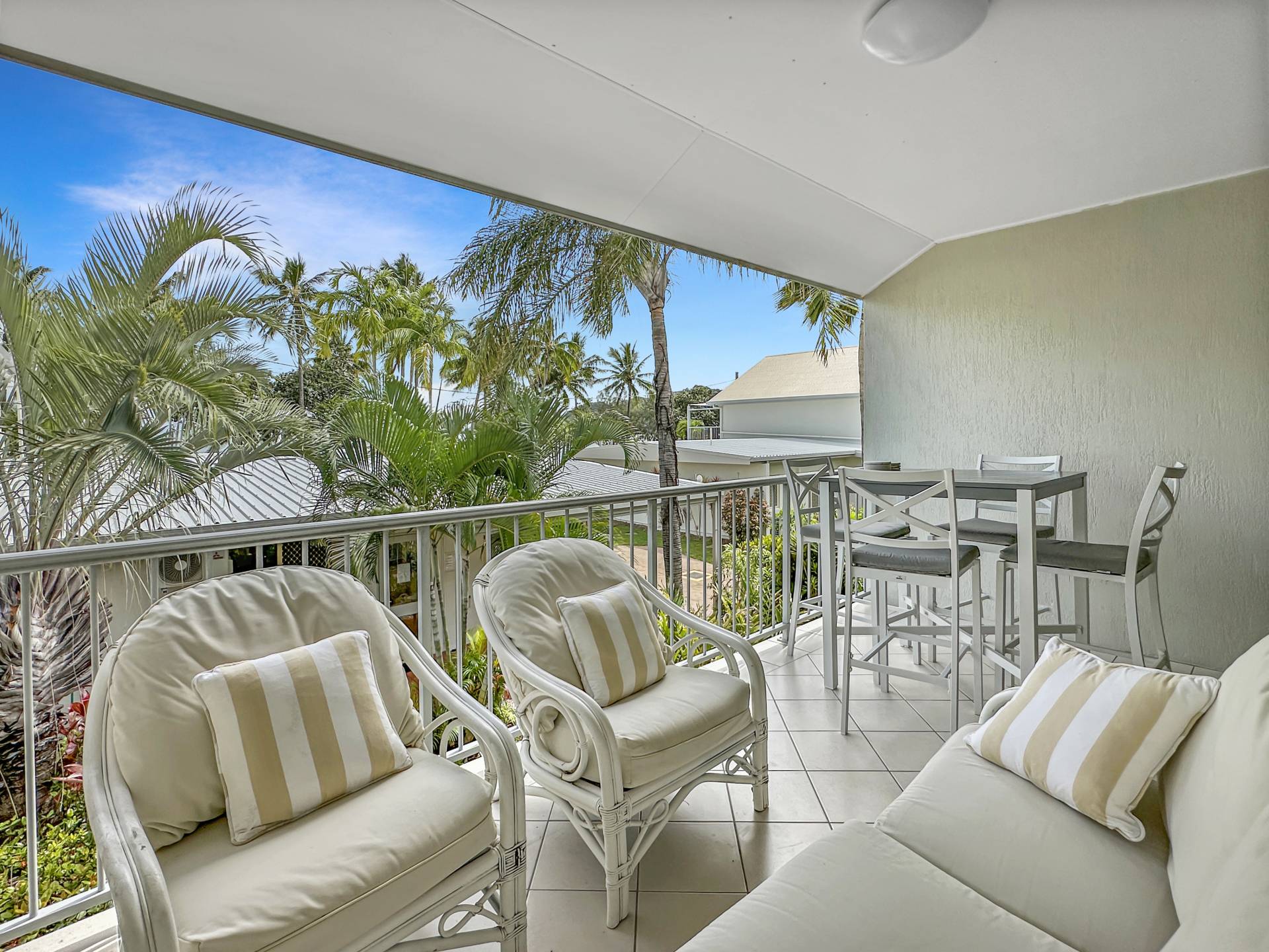 Unit 10, 13-15 Pacific Drive, Horseshoe Bay - Thumbnail 3
