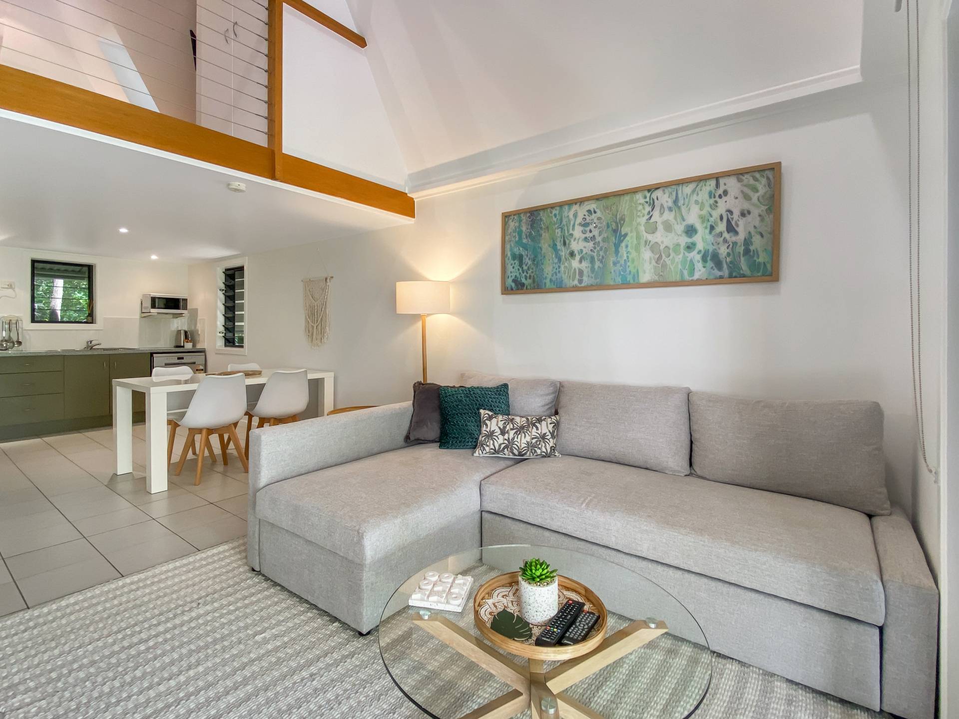 10, 42 Yates Street 'Canopy', Nelly Bay - Thumbnail 5