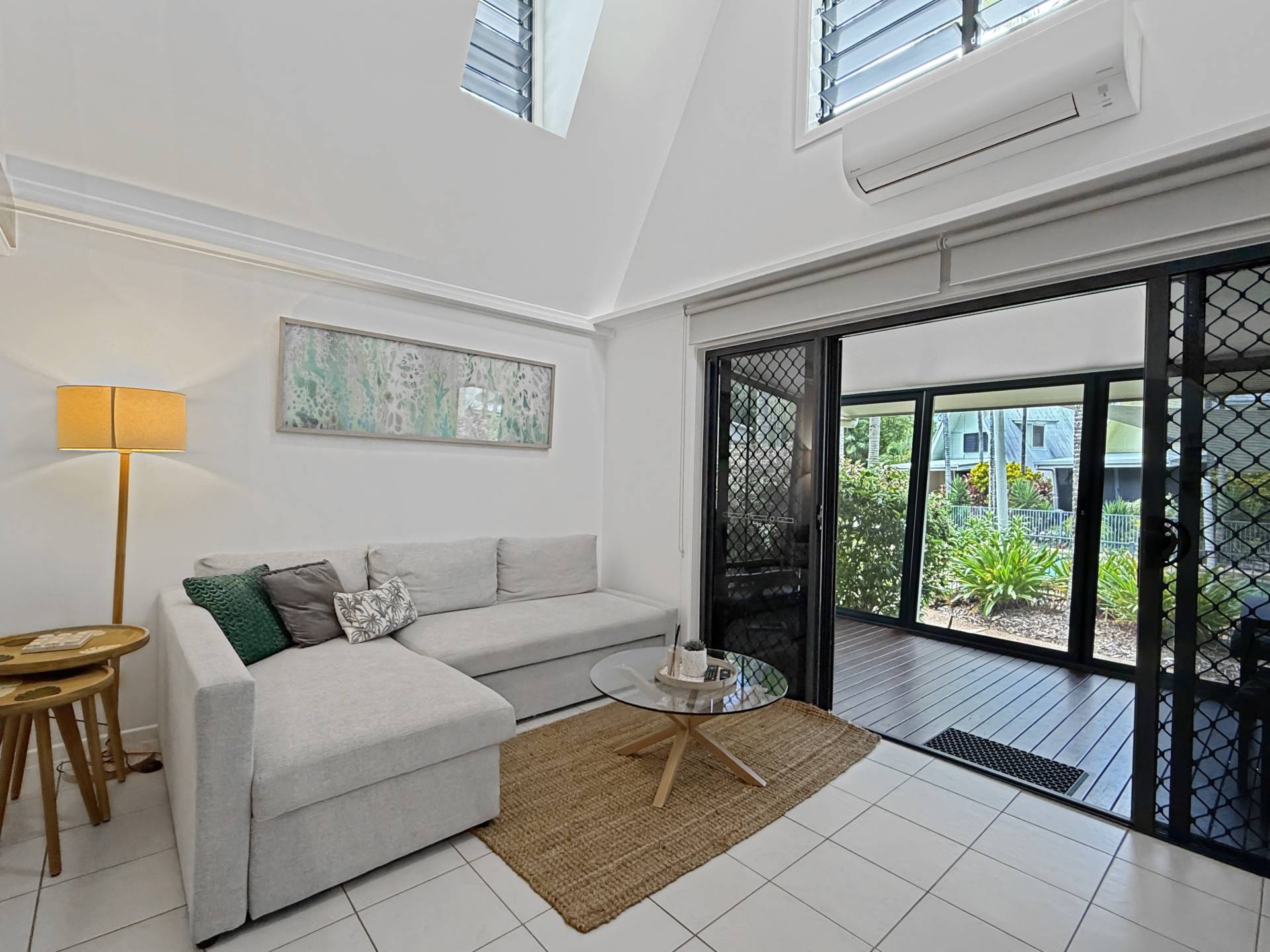 10, 42 Yates Street 'Canopy', Nelly Bay - Thumbnail 4