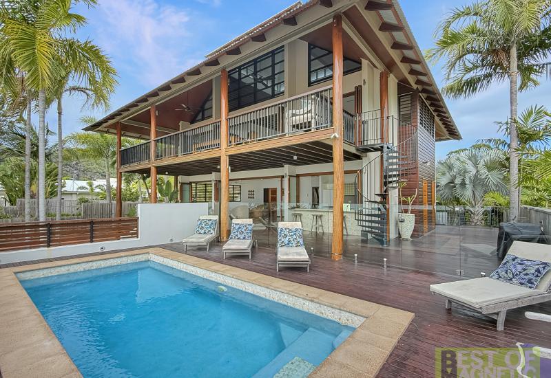'Villa Kembali' - north-facing beachfront luxury
