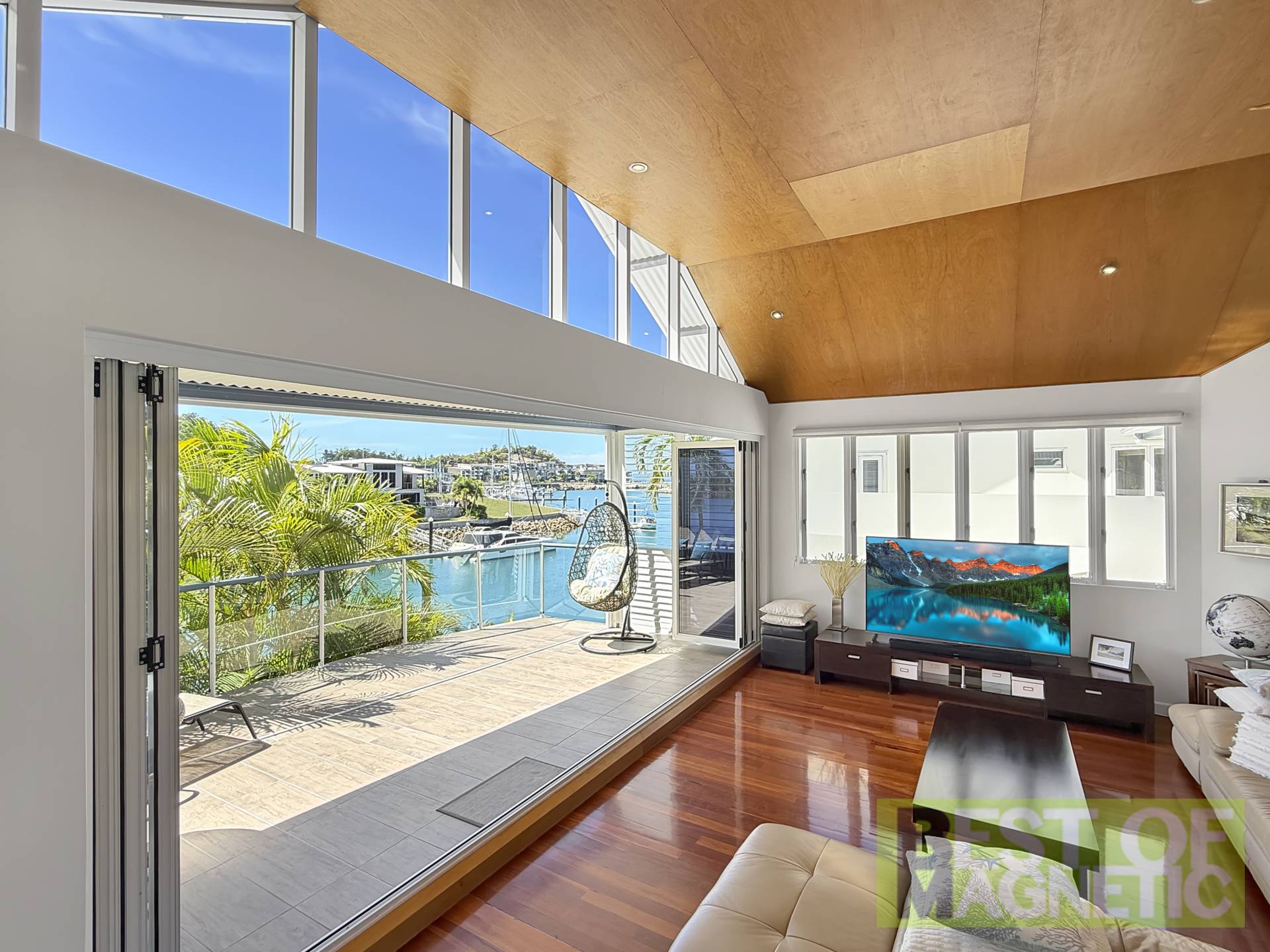 1/, 6 Terrace Place "Water's Edge", Nelly Bay - Thumbnail 4