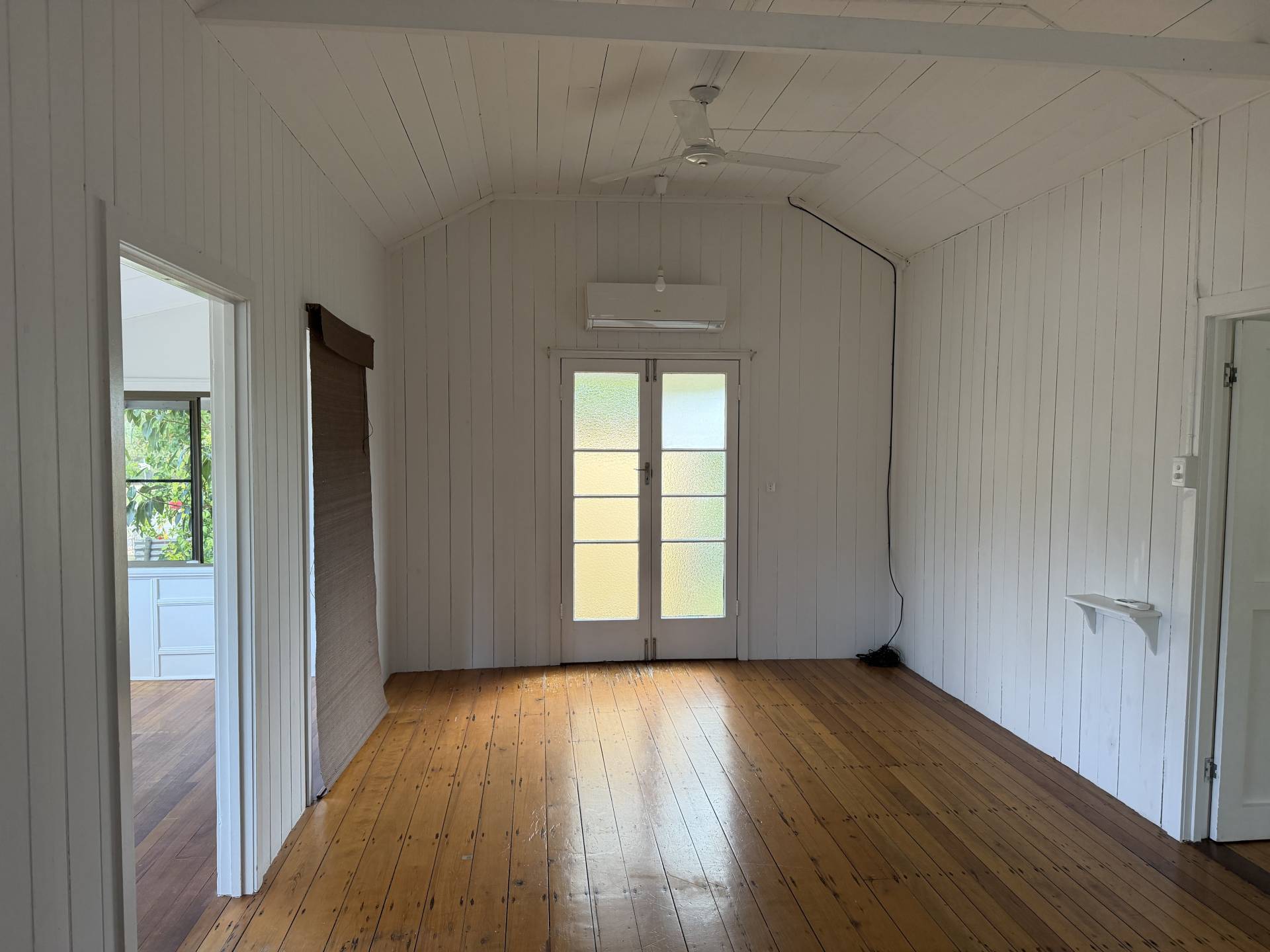 14 Warboys Street, Nelly Bay - Thumbnail 3