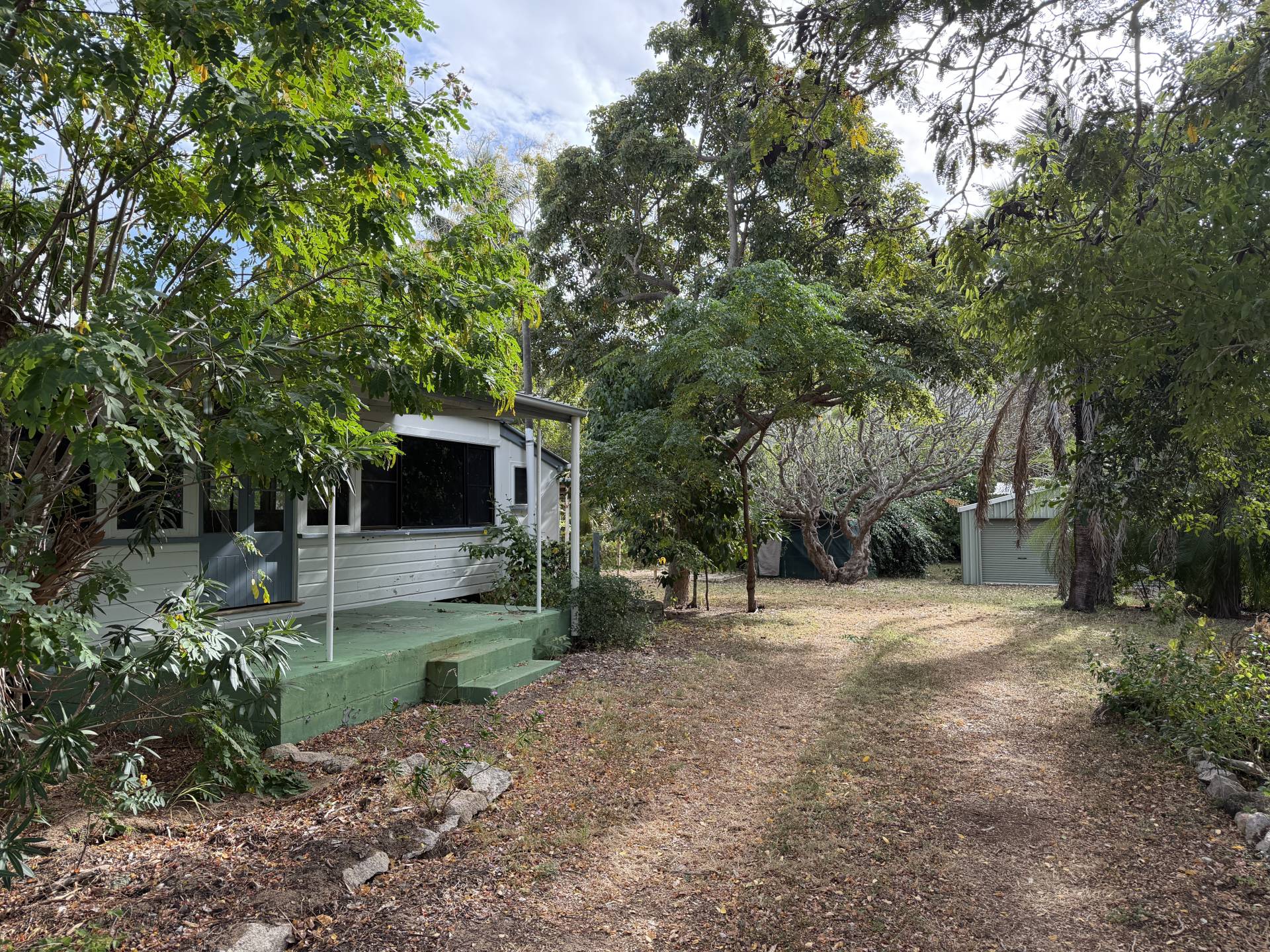 14 Warboys Street, Nelly Bay - Thumbnail 2