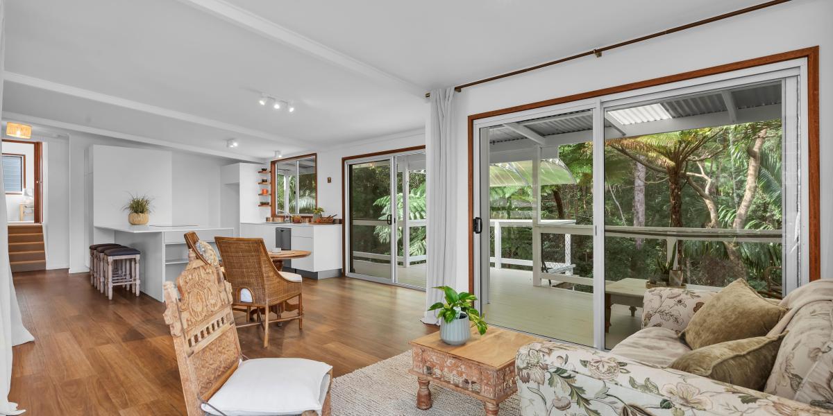 Dual-living Home with Private Rainforest Backdrop!