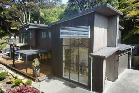 Captivating Modern Nature 6 Bed + 2 Bed Minor!