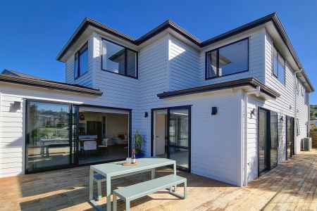 5-Bedroom Family Masterpiece In Rangitoto Zone