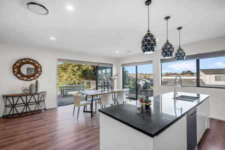 5-Bedroom Family Masterpiece In Rangitoto Zone