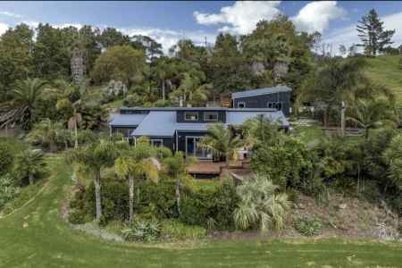 Spacious 4-Bedroom Family Home on Lifestyle Block - Upper Orewa Road, Wainui