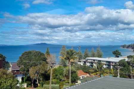 Move Quickly: Twinkling Bay Views!