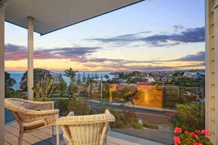Move Quickly: Twinkling Bay Views!