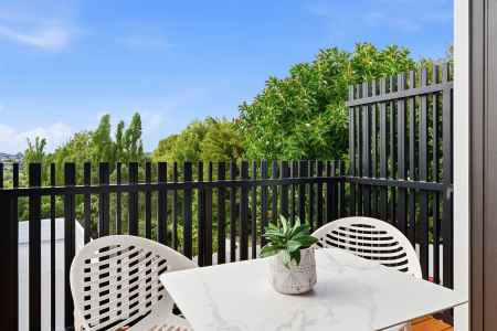 Brand New Freehold - Views To Rangitoto