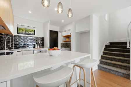 Brand New Freehold - Views To Rangitoto