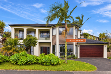 Living in The Oaks! Spacious Family Living