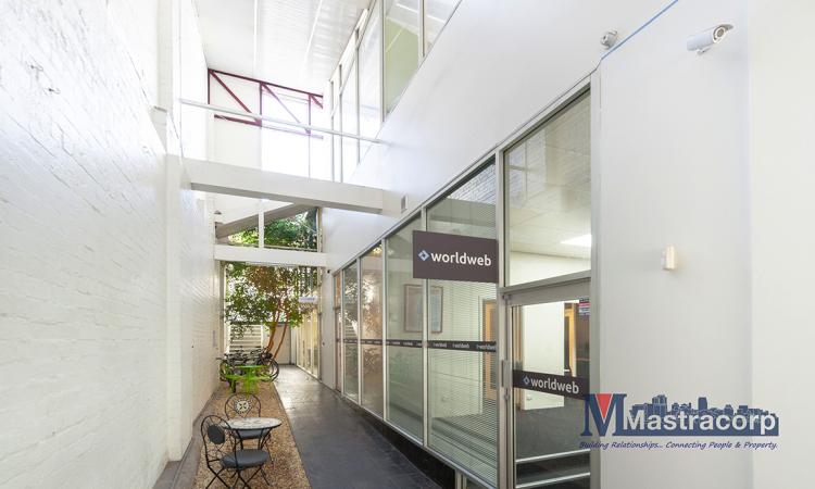 OUTSTANDING OPPORTUNITY IN CBD LOCATION!  - 95 SQM APPROX. (L)
