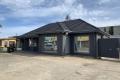 Office and warehouse equipped with kitchen and amenities