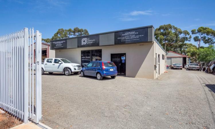 OFFICE + WAREHOUSE - 1,486 SQM LAND