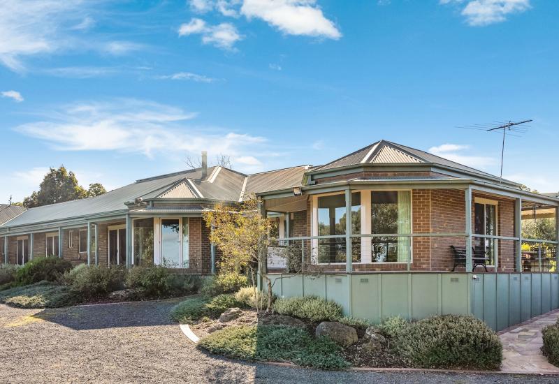 “Valley Views” - The Ultimate Private Family Lifestyle & Work from Home Opportunity