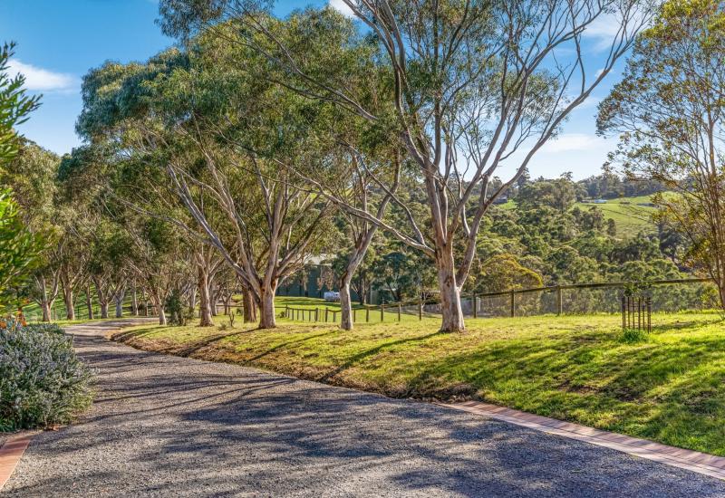 “Valley Views” - The Ultimate Private Family Lifestyle & Work from Home Opportunity