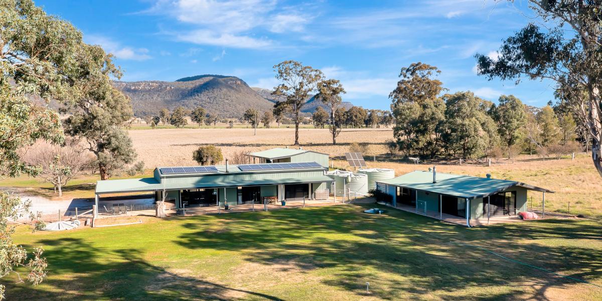 Peaceful Country Living with Separate Guest Cottage