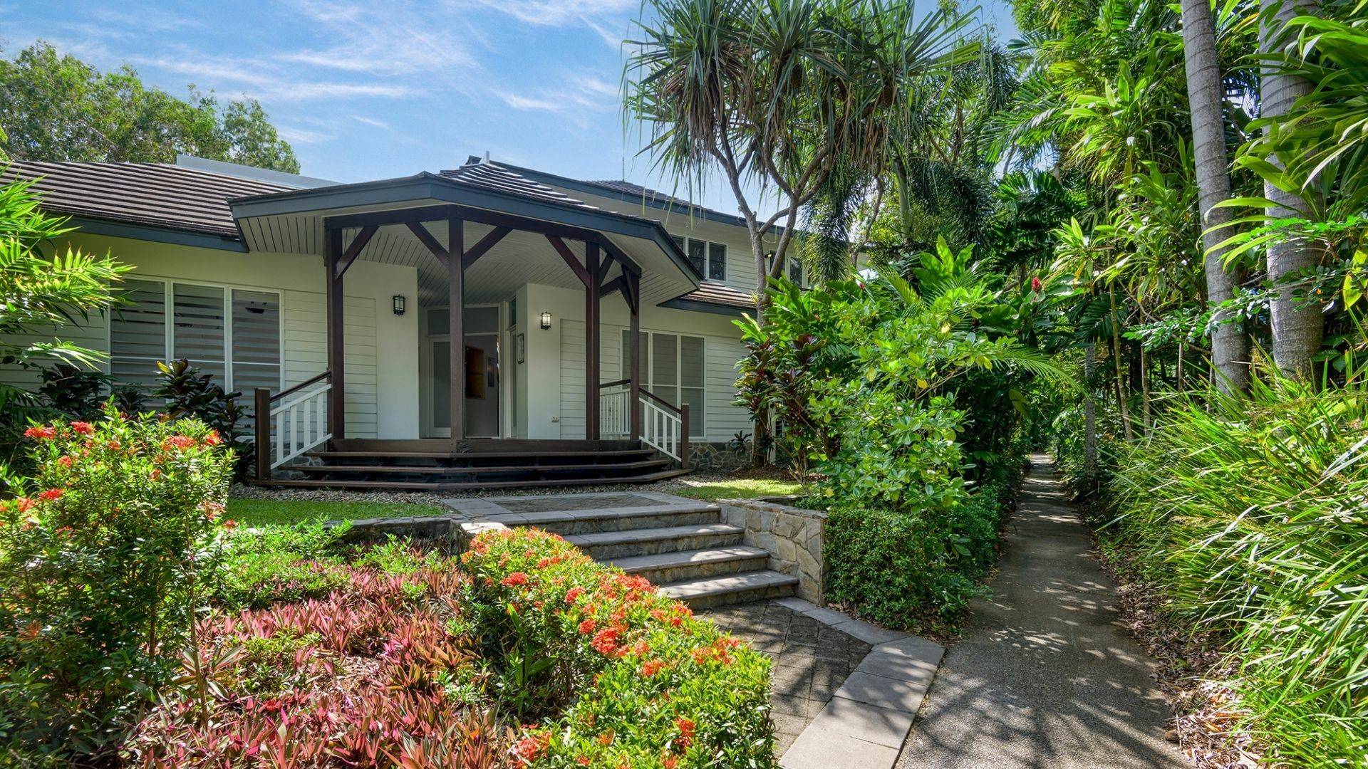 27 Beachfront Mirage, Port Douglas House For Sale