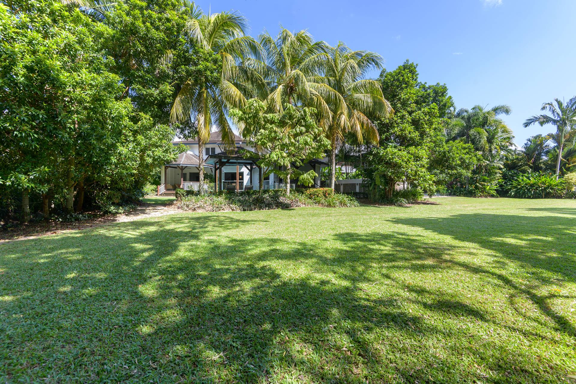 27 Beachfront Mirage, Port Douglas House For Sale