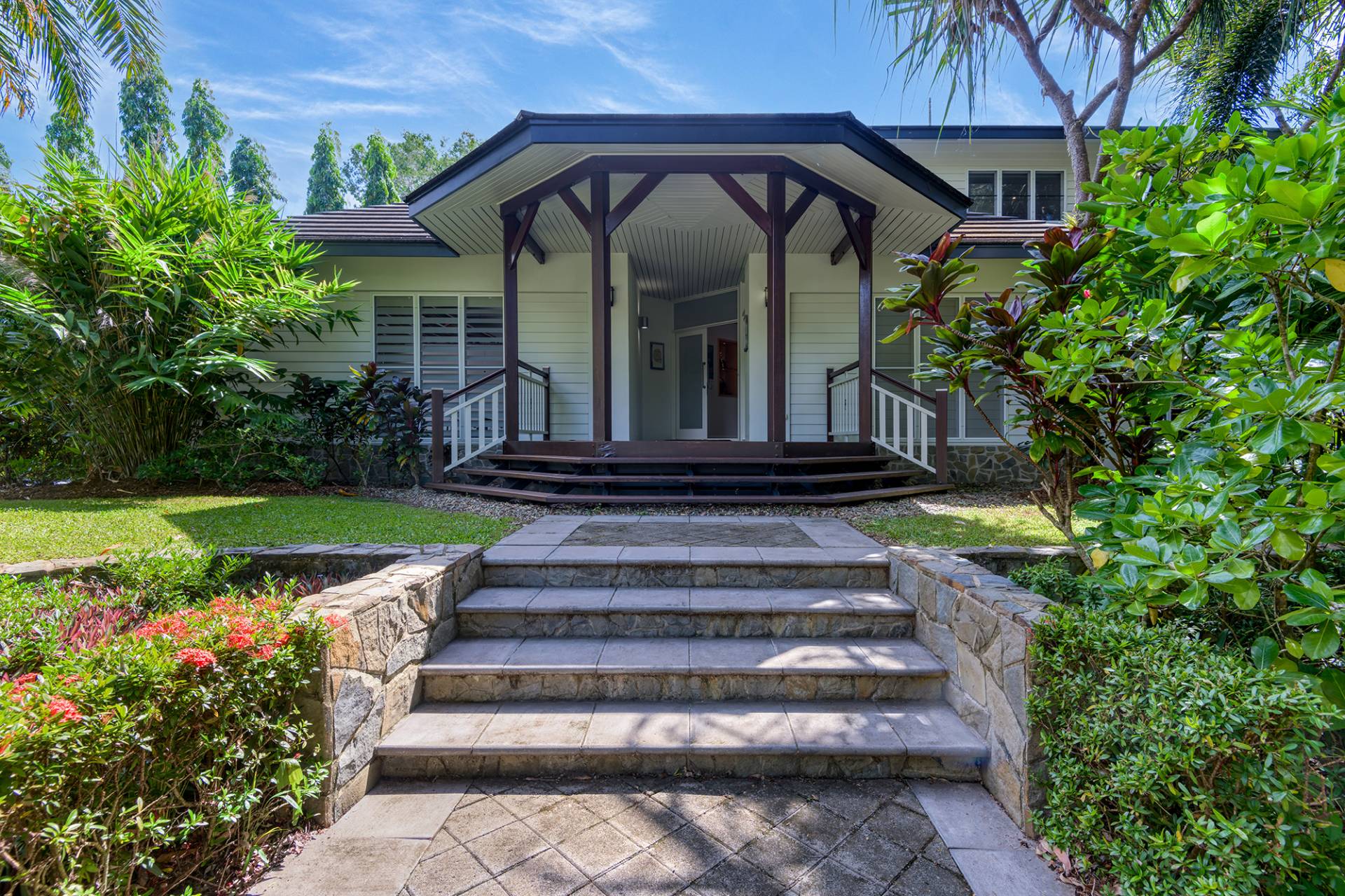 27 Beachfront Mirage, Port Douglas House For Sale