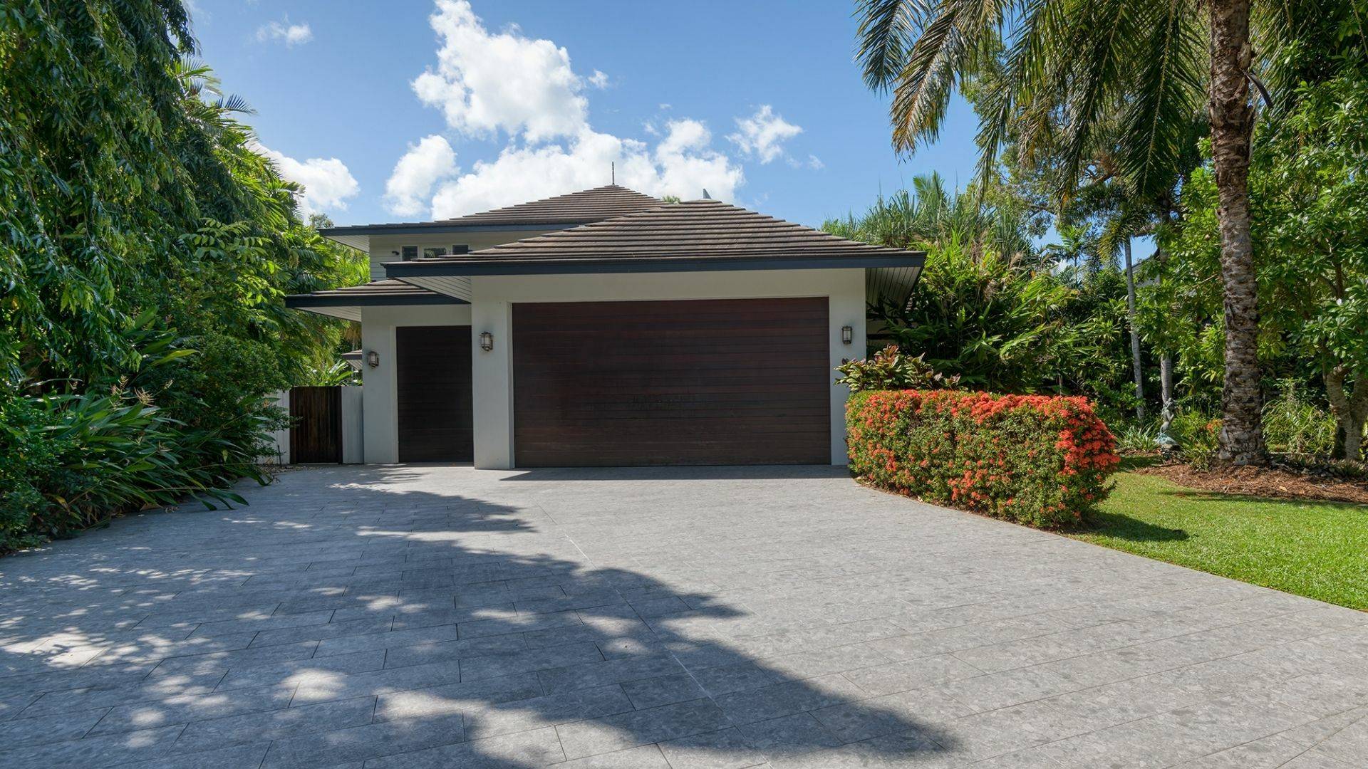 27 Beachfront Mirage, Port Douglas House For Sale