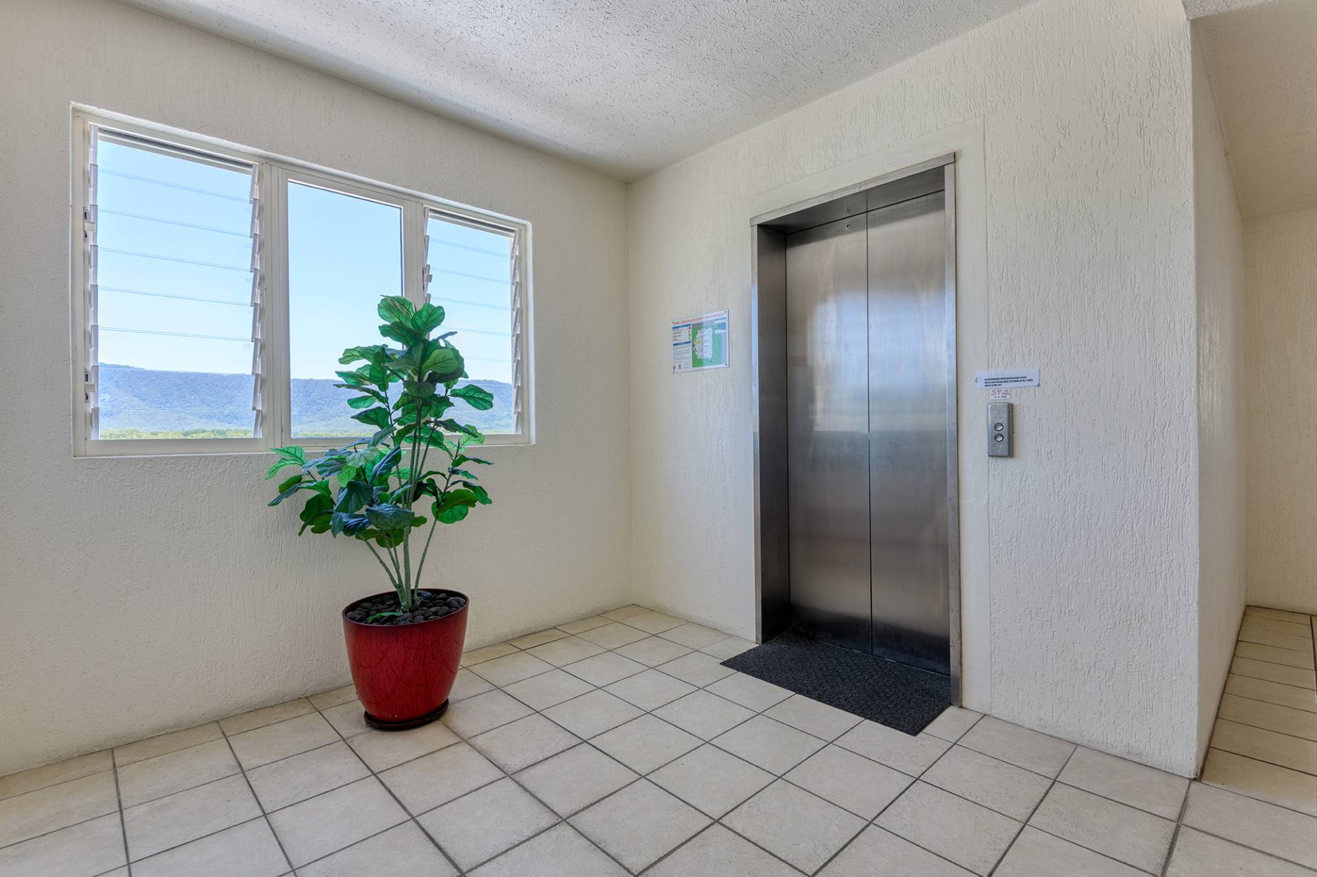 Unit 10, 88-90 Moore St, Trinity Beach SOLD by Tony McGrath Real Estate Port Douglas