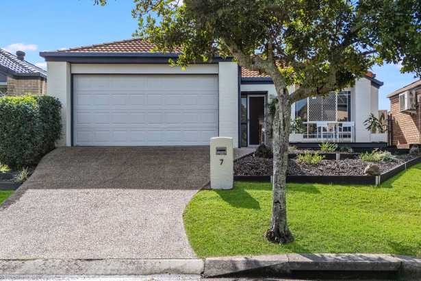 SPACIOUS, LOW MAINTENANCE, FAMILY HOME