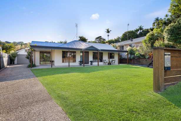 EXPANSIVE FAMILY LIVING WITH ROOM TO MOVE