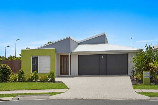 RARE DUAL LIVING OPPORTUNITY IN PRIME BRIGHTWATER LOCATION
