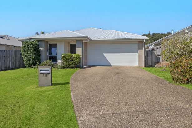MODERN FAMILY LIVING IN SOUGHT-AFTER PARKLAKES ESTATE
