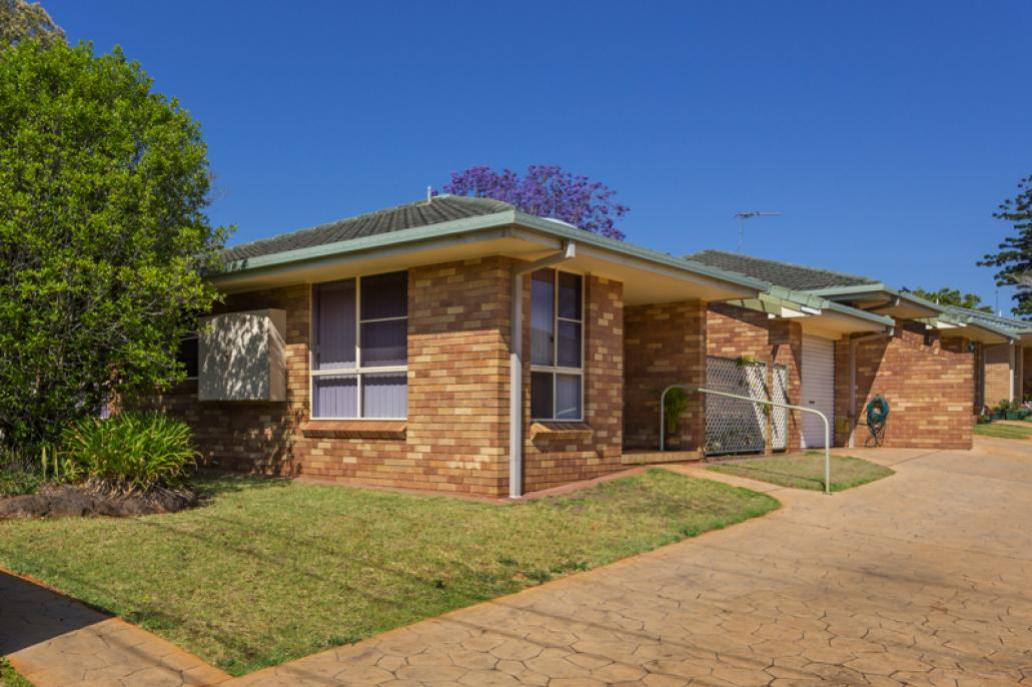 Short walk to shops! Melanie Stewart Real Estate