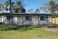 3 bedroom beach house - walking distance to Mudjimba Beach