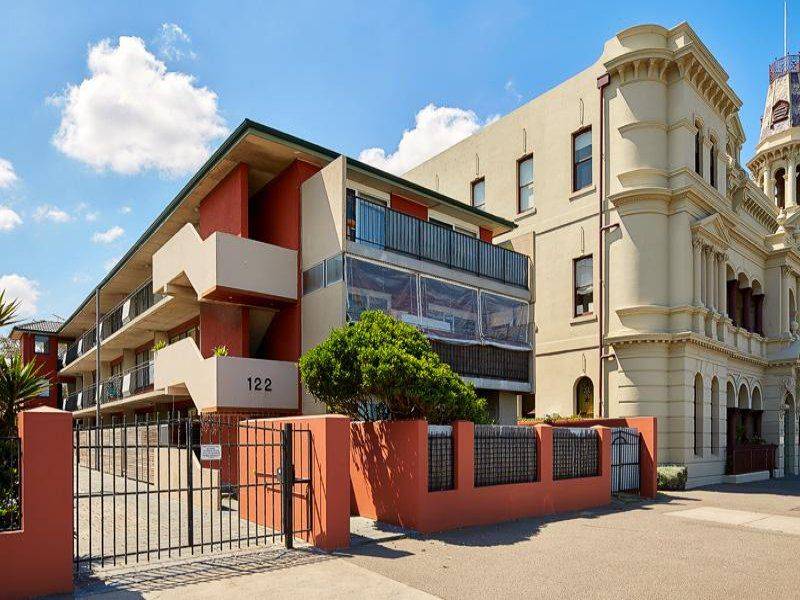 2, 122 Beaconsfield Parade