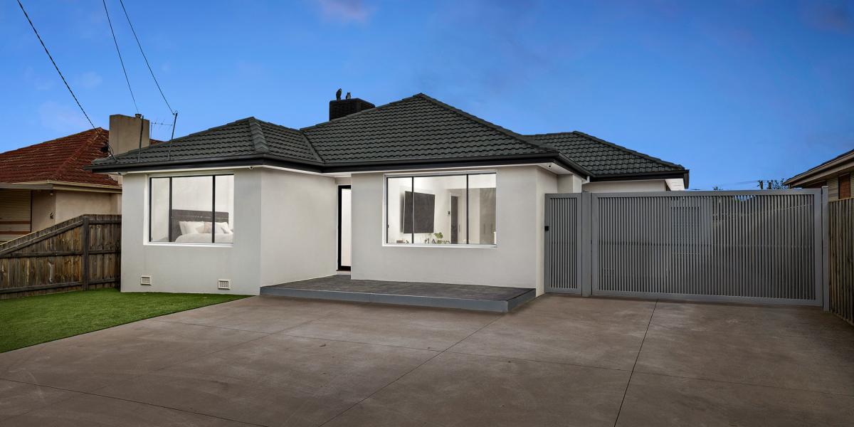 FULLY RENOVATED, TRADIE'S PARADISE!