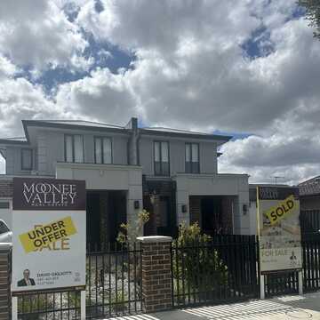 An L testimonial image